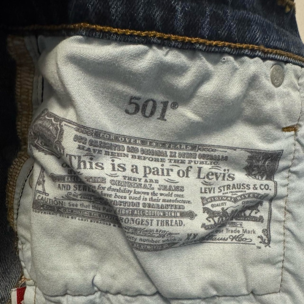 Levi's Distressed‎ Denim High-Rise Cut-Off Shorts - Picture 8 of 9